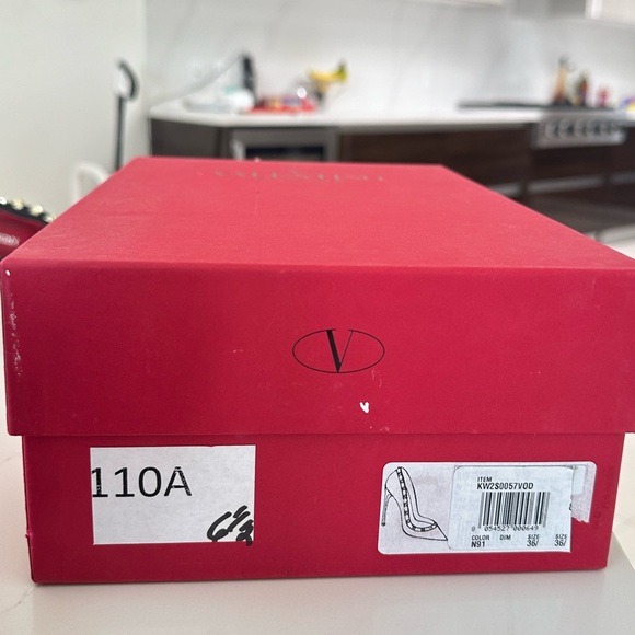 Authentic VALENTINO Rock Stud Pumps - Picture 5 of 8